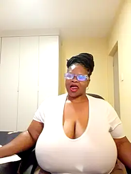 Snapshot of sweetnoziexx chatting on 02.26.25 sweetnoziexx online show from 02.26.25