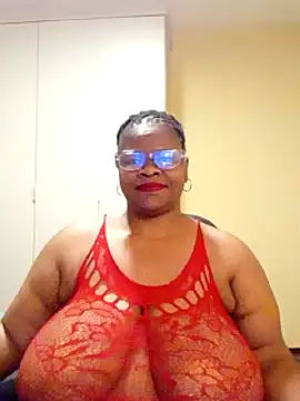 Snapshot of sweetnoziexx chatting on 03.22.25 sweetnoziexx online show from 03.22.25