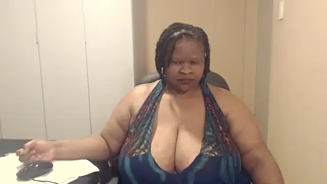 Snapshot of sweetnoziexx chatting on 10.14.25 sweetnoziexx online show from 10.14.25