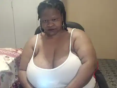 Snapshot of sweetnoziexx chatting on 11.19.25 sweetnoziexx online show from 11.19.25