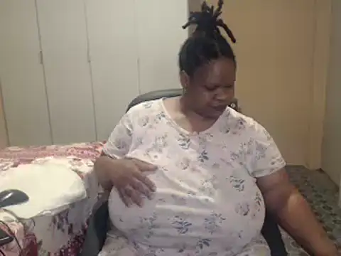 Snapshot of sweetnoziexx chatting on 12.04.25 sweetnoziexx online show from 12.04.25