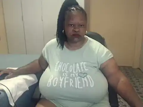 Snapshot of sweetnoziexx chatting on 02.13.26 sweetnoziexx online show from 02.13.26