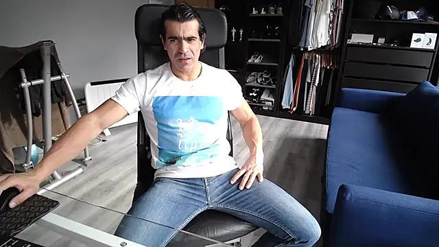 Snapshot of samricci21 chatting on 11.11.25 samricci21 online show from 11.11.25