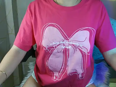 Snapshot of Sweet_kitty60xx chatting on 11.28.25 Sweet kitty60xx online show from 11.28.25