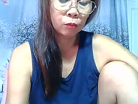 Snapshot of urwife_tobe chatting on 02.16.26 urwife tobe online show from 02.16.26