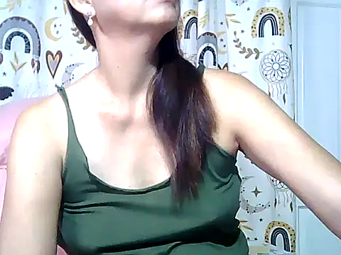Snapshot of urwife_tobe chatting on 04.02.26 urwife tobe online show from 04.02.26