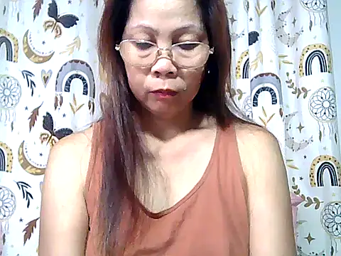 Snapshot of urwife_tobe chatting on 04.10.26 urwife tobe online show from 04.10.26