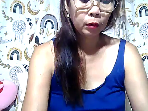 Snapshot of urwife_tobe chatting on 05.05.26 urwife tobe online show from 05.05.26