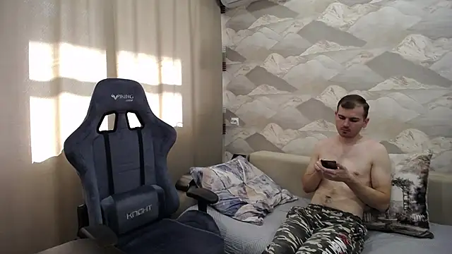 Snapshot of SerzhKorol1 chatting on 10.27.25 SerzhKorol1 online show from 10.27.25