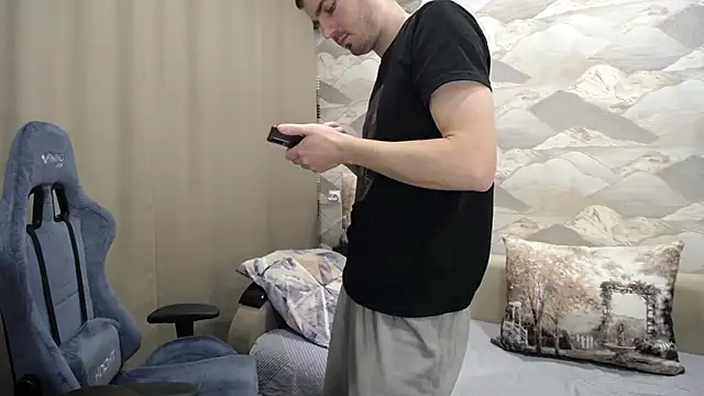 Snapshot of SerzhKorol1 chatting on 11.14.25 SerzhKorol1 online show from 11.14.25