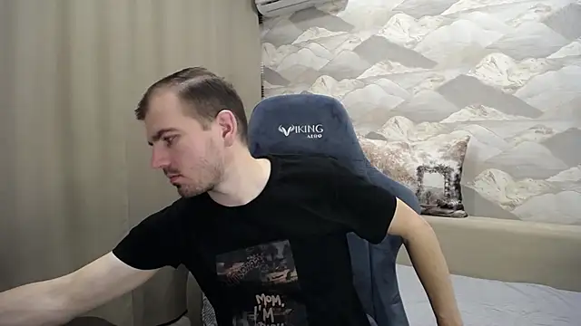 Snapshot of SerzhKorol1 chatting on 11.15.25 SerzhKorol1 online show from 11.15.25