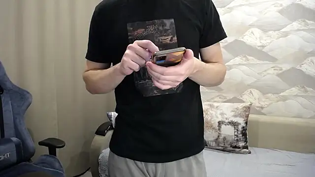 Snapshot of SerzhKorol1 chatting on 11.16.25 SerzhKorol1 online show from 11.16.25