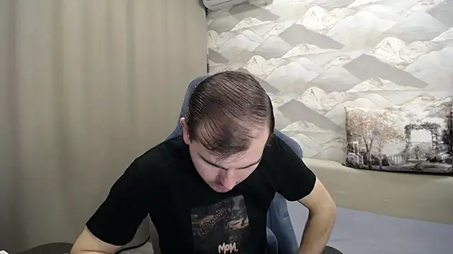 Snapshot of SerzhKorol1 chatting on 12.18.25 SerzhKorol1 online show from 12.18.25