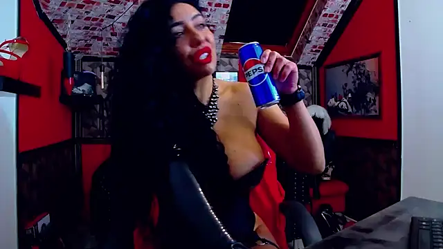 DommeBellatrix online show from 11.15.25