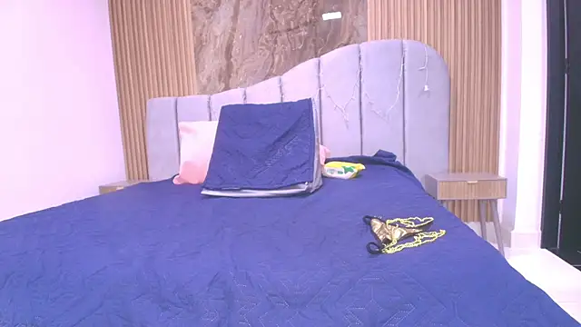 Snapshot of arletmss chatting on 12.20.25 arletmss online show from 12.20.25