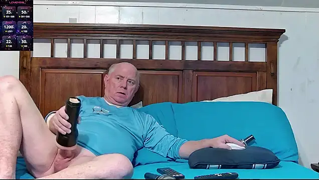 Snapshot of bigspike1960 chatting on 02.10.25 bigspike1960 online show from 02.10.25