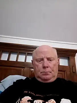 Snapshot of bigspike1960 chatting on 10.28.25 bigspike1960 online show from 10.28.25