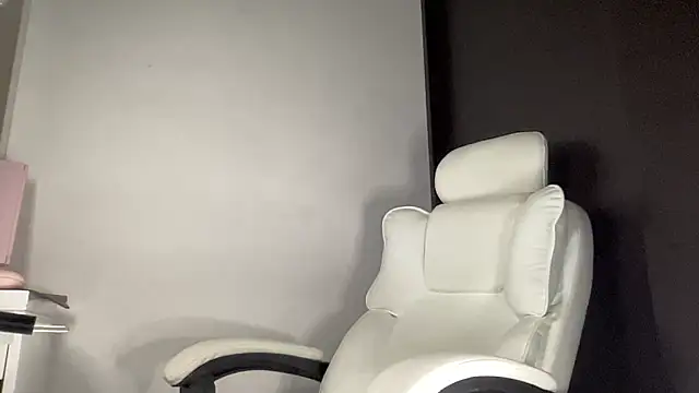 Snapshot of baby_natalie chatting on 01.16.25 baby natalie online show from 01.16.25