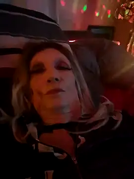 Snapshot of Vonniecd chatting on 02.14.25 Vonniecd online show from 02.14.25