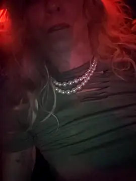 Snapshot of Vonniecd chatting on 11.27.25 Vonniecd online show from 11.27.25