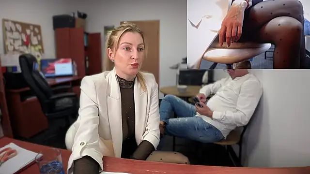 Snapshot of legsLONG chatting on 12.17.24 legsLONG online show from 12.17.24