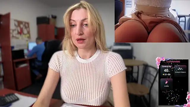 Snapshot of legsLONG chatting on 01.03.25 legsLONG online show from 01.03.25