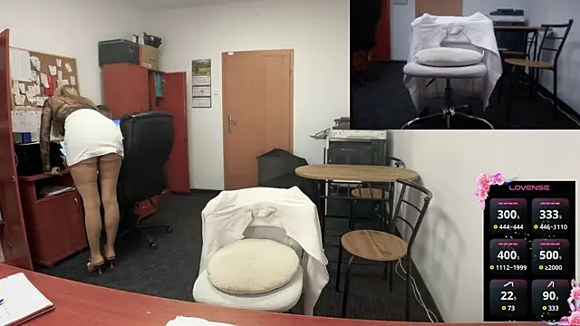 Snapshot of legsLONG chatting on 01.09.25 legsLONG online show from 01.09.25