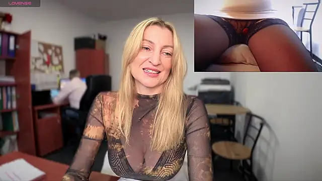 Snapshot of legsLONG chatting on 01.20.25 legsLONG online show from 01.20.25