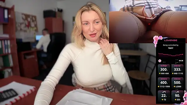 Snapshot of legsLONG chatting on 02.10.25 legsLONG online show from 02.10.25