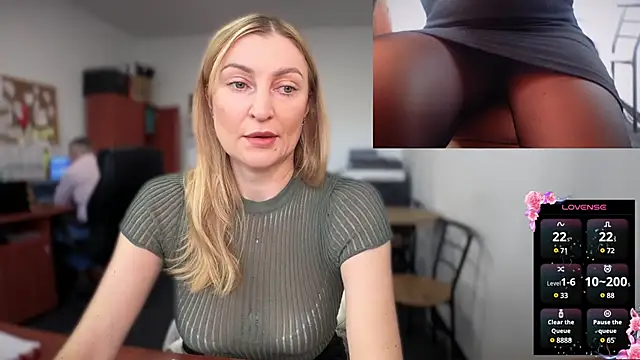 Snapshot of legsLONG chatting on 02.11.25 legsLONG online show from 02.11.25