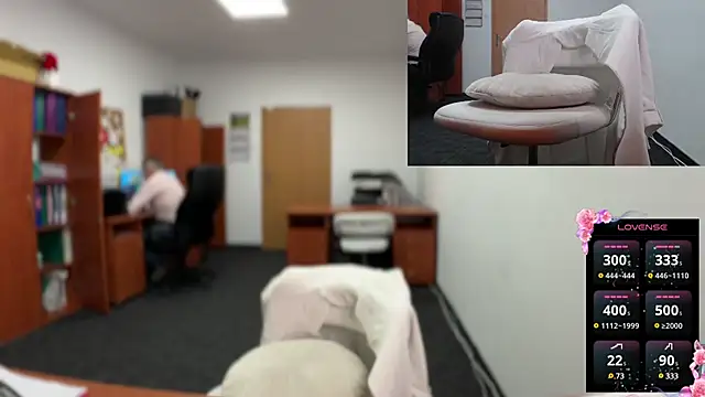 Snapshot of legsLONG chatting on 02.21.25 legsLONG online show from 02.21.25