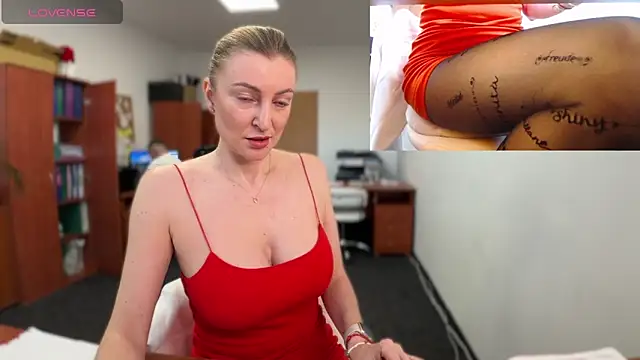 Snapshot of legsLONG chatting on 02.22.25 legsLONG online show from 02.22.25