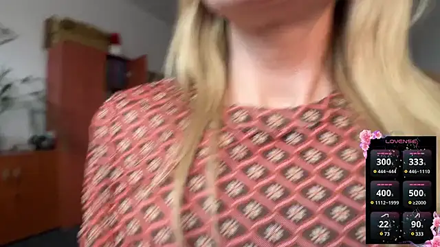 Snapshot of legsLONG chatting on 02.27.25 legsLONG online show from 02.27.25