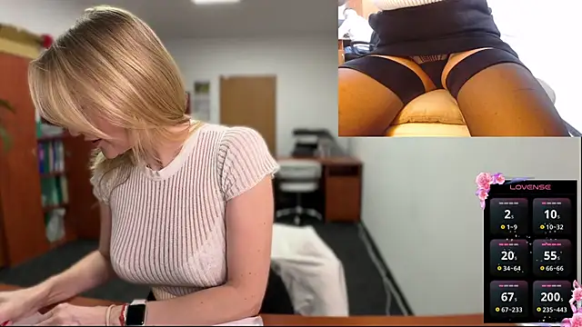 Snapshot of legsLONG chatting on 03.10.25 legsLONG online show from 03.10.25