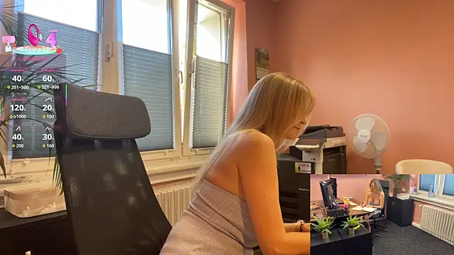 Snapshot of legsLONG chatting on 09.20.25 legsLONG online show from 09.20.25