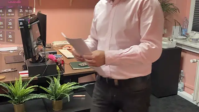 Snapshot of legsLONG chatting on 10.25.25 legsLONG online show from 10.25.25