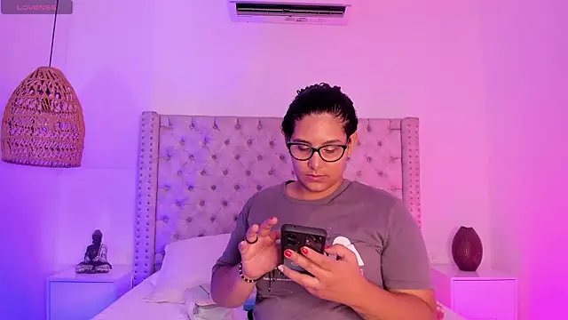 DanielleEvans  online show from 03.17.25