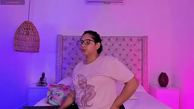 DanielleEvans  online show from 03.18.25