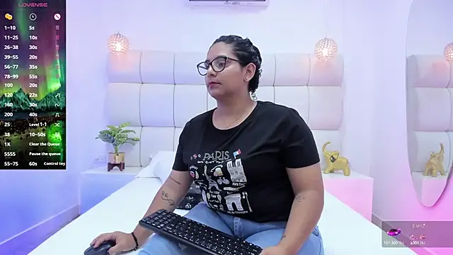 DanielleEvans  online show from 09.11.25