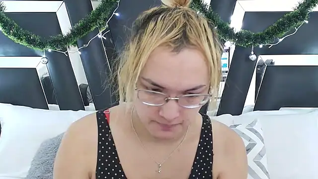 Snapshot of katya_kozlov chatting on 12.04.24 katya kozlov online show from 12.04.24