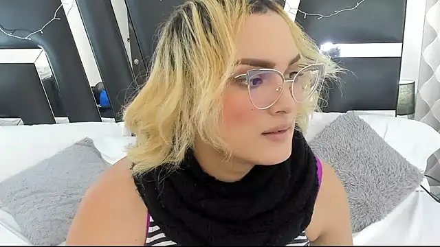 Snapshot of katya_kozlov chatting on 02.13.25 katya kozlov online show from 02.13.25