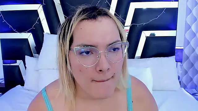 Snapshot of katya_kozlov chatting on 03.06.25 katya kozlov online show from 03.06.25