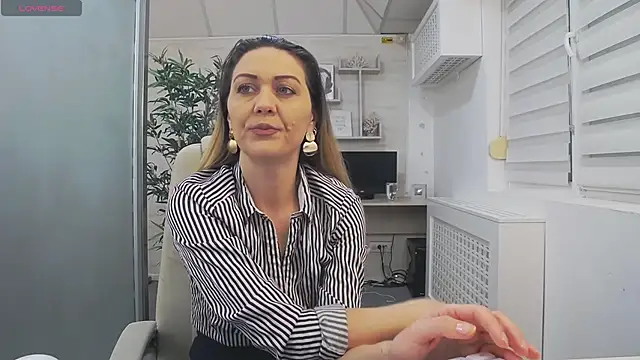 EllaMilf  online show from 01.24.25