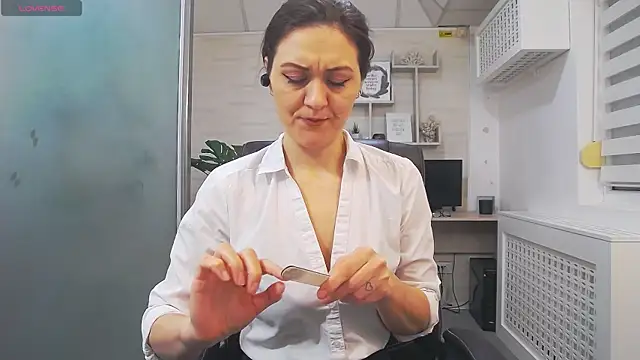 EllaMilf  online show from 02.19.25