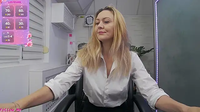 EllaMilf  online show from 10.13.25