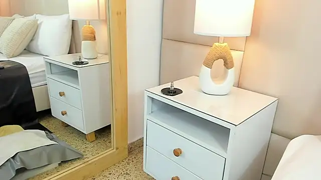 AntoniaRoss  online show from 12.02.25