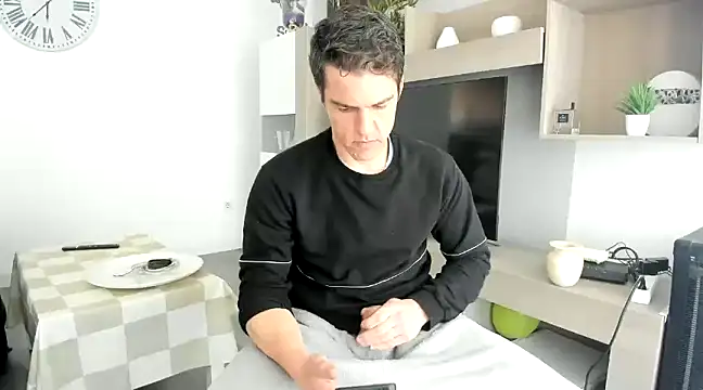 Snapshot of HeteroOli chatting on 02.07.25 HeteroOli online show from 02.07.25