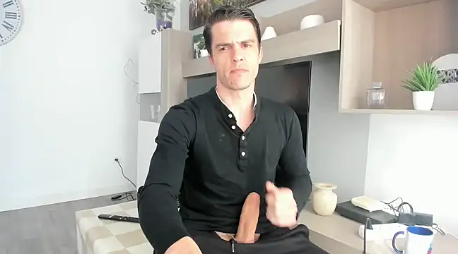 Snapshot of HeteroOli chatting on 02.17.25 HeteroOli online show from 02.17.25