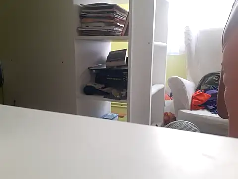 Snapshot of feathersify chatting on 09.16.25 feathersify online show from 09.16.25