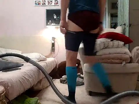 Snapshot of feathersify chatting on 09.20.25 feathersify online show from 09.20.25